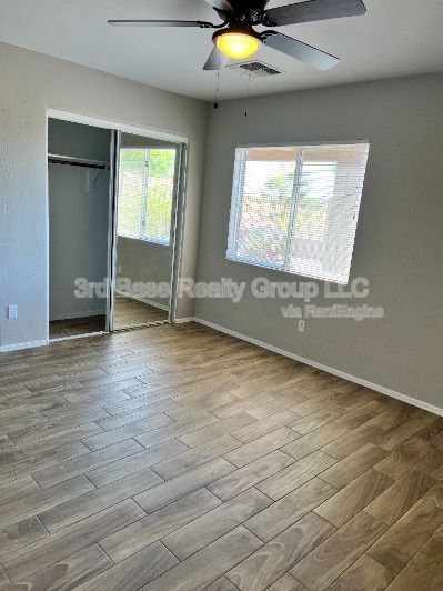 Building Photo - 724 S 223rd Ln
