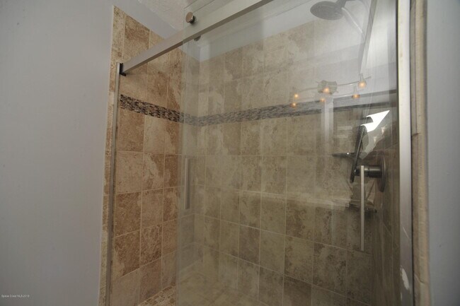 Building Photo - 2100 Forest Knoll Dr NE