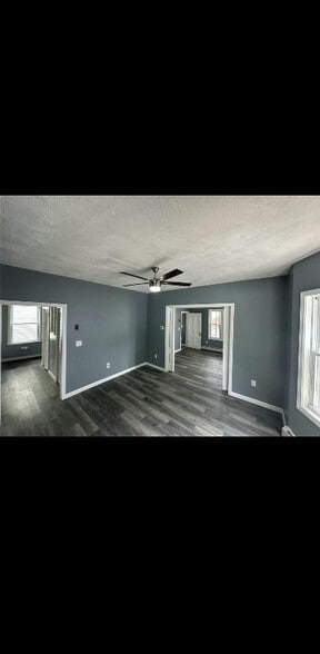 Primary Photo - 208 Carnation St