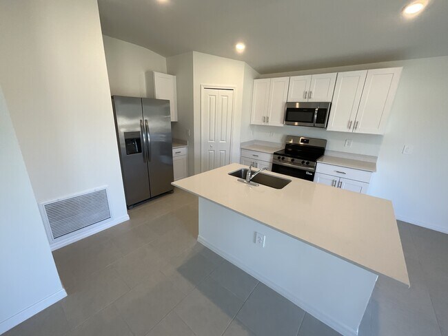 Building Photo - 17236 Cantu Ct