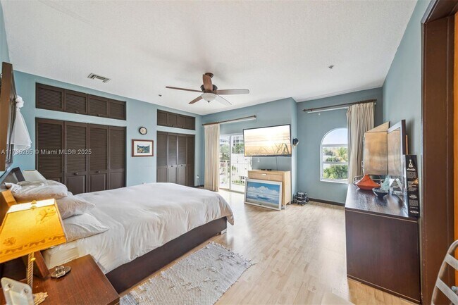 Building Photo - 9008 Collins Ave