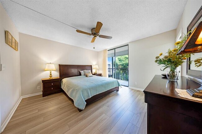 Building Photo - 5250 Las Verdes Cir