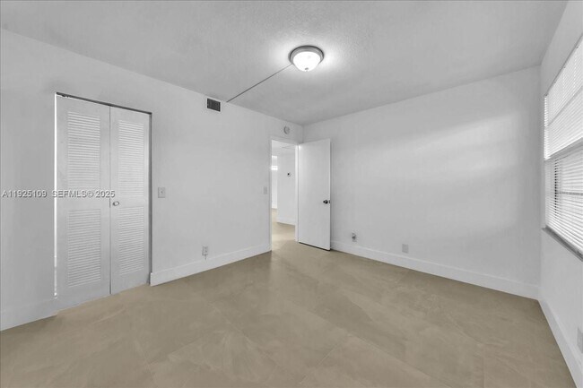 Building Photo - 650 SW 124th Terrace