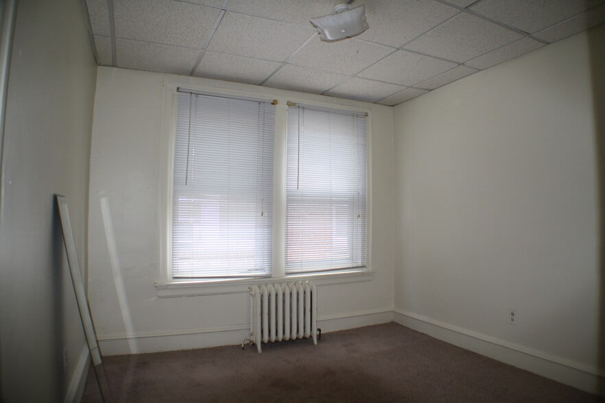 Building Photo - 703 W Haverford Rd