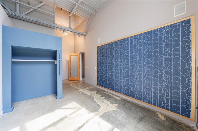 Building Photo - 400 Village Pkwy