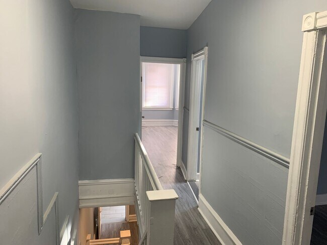 Building Photo - Spacious 3 Bed, 1.5 Bath Home – $1,795/Mon...