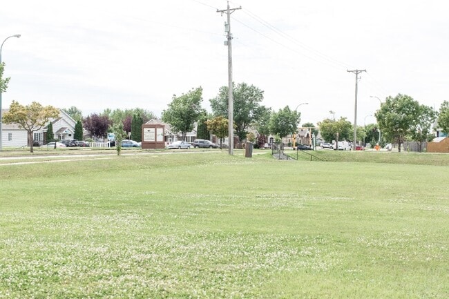 Building Photo - 3193 17th St S