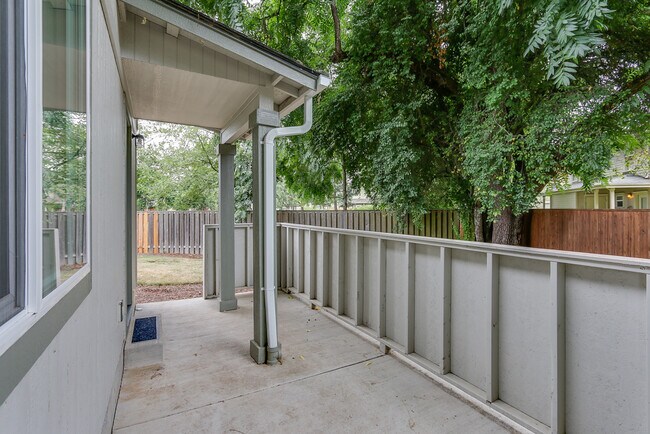 Building Photo - 2bdrm/1bthrm Tiny House  ~ Landscaping Inc...