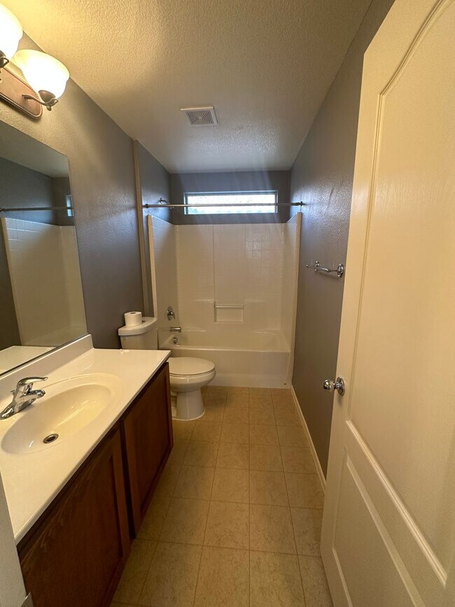 Building Photo - 7561 Morisset Ave