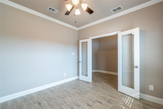 Building Photo - 604 Sycamore Dr