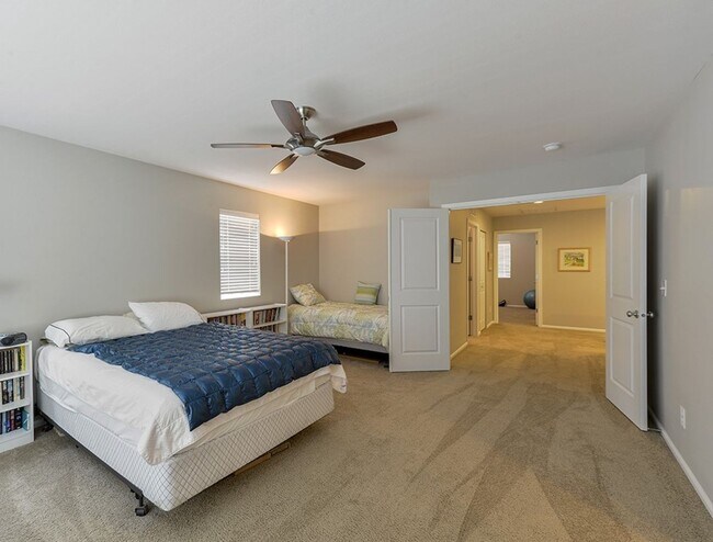 Building Photo - Maple Valley Stunning 5+ Bedroom 2.75 Bath