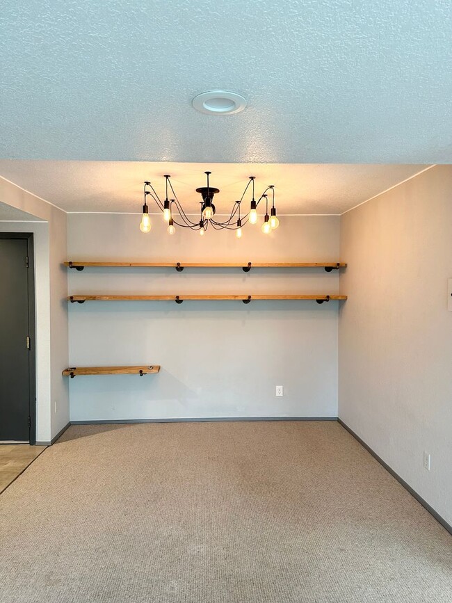 Building Photo - 2-bedroom, 2-bath Condo in Northgate. 2 pa...