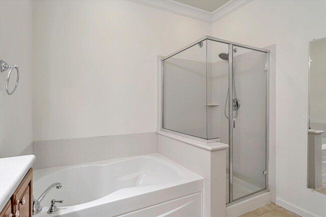 Building Photo - Gorgeous 2 Bedroom 2.5 Bathroom Townhome - Incredible Location