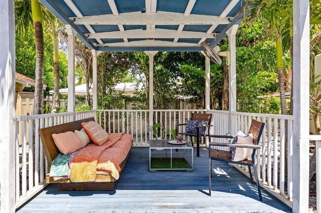 Building Photo - Charming 2-Bed With Backyard Oasis In West Palm Beach!