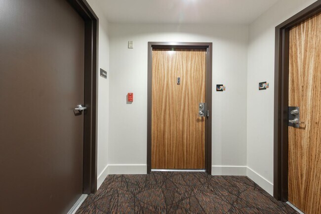 Building Photo - Matae Condominiums - Lower Queen Anne/Bell...