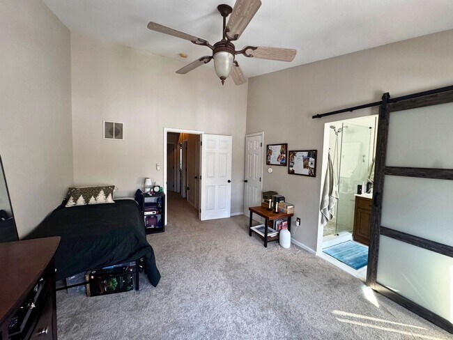 Building Photo - Well-Located 3BR, 2-Full, and 2-Half Bath Townhouse w/ One-Car Garage in Sterling, VA