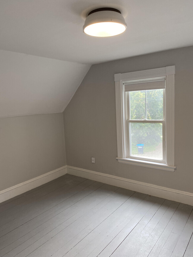 Upstairs bedroom - 386 4th St