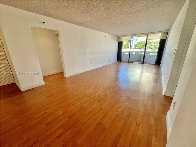 Building Photo - 2501 Brickell Ave