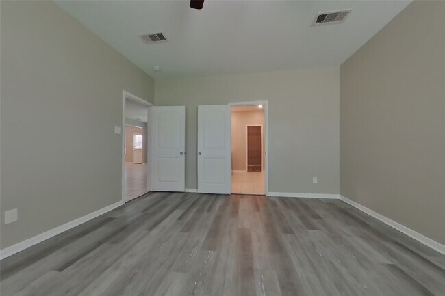 Building Photo - 301 Summer Horse Dr