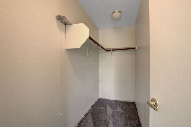 Building Photo - Freshly Renovated 2 Bedroom Condo