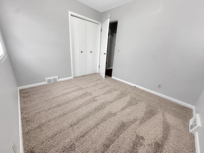 Building Photo - 28 Ridgewood St