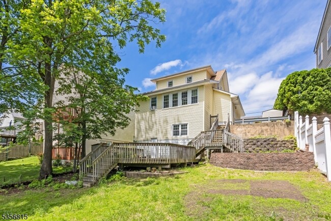 Primary Photo - 16 E Munson Ave