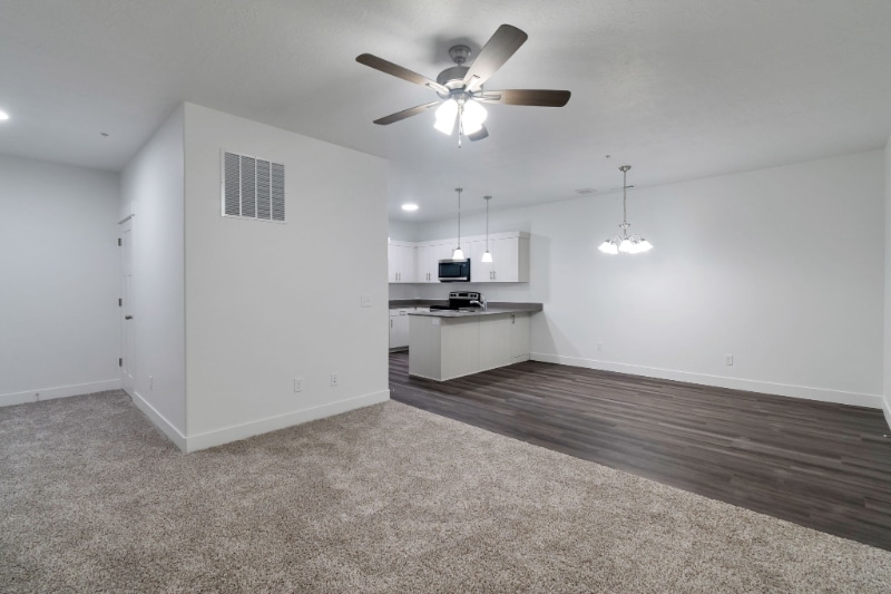 Building Photo - 710 715 S