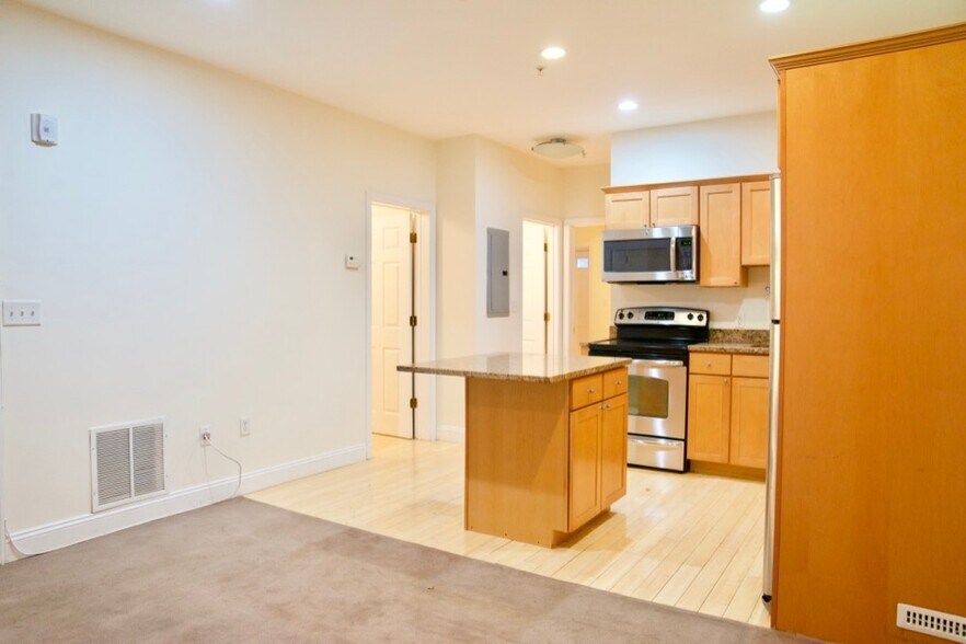 Building Photo - 58 E Springfield St