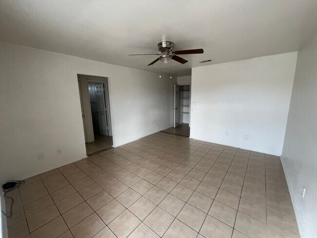 Building Photo - 3408 Barcelona Dr