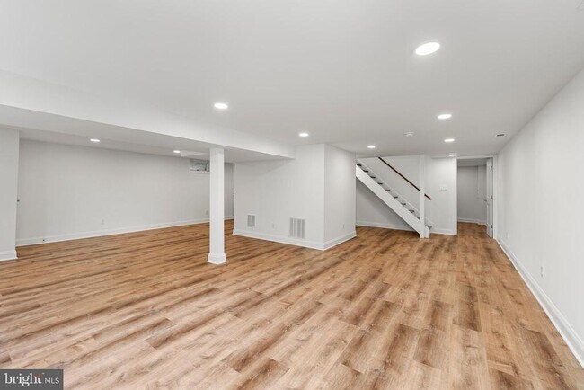 Building Photo - 1213 Clearfield Cir