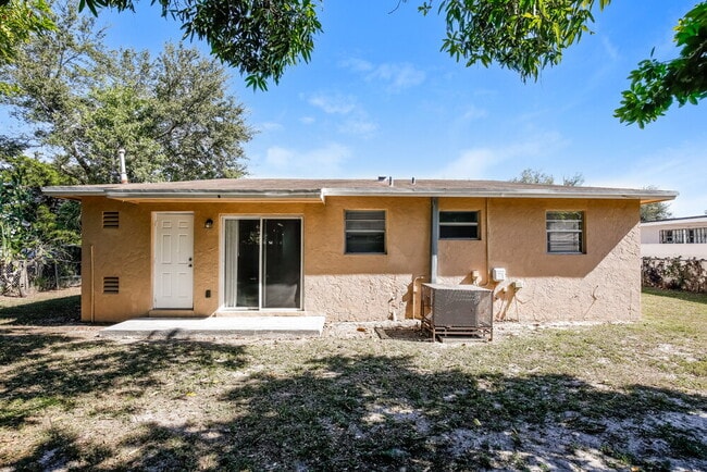 Building Photo - 18940 NW 33rd Pl