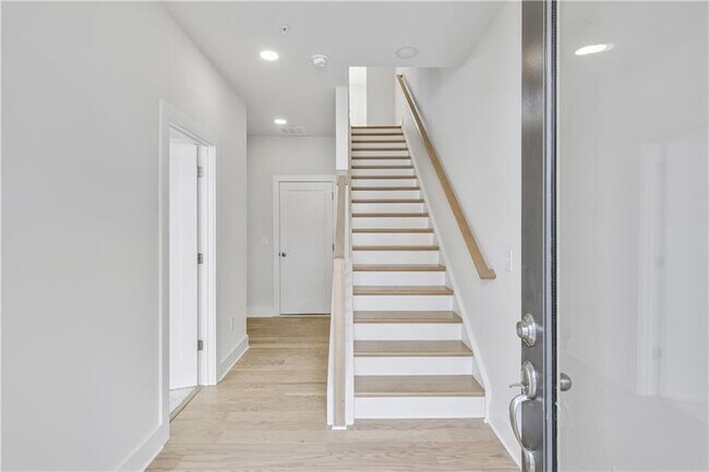 Building Photo - 2686 Evers Dr NE