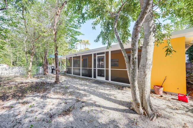 Building Photo - 129 Arctic Ave