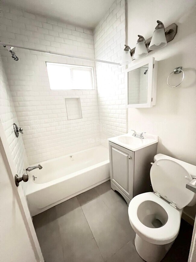 Building Photo - 619 Normandie Ave