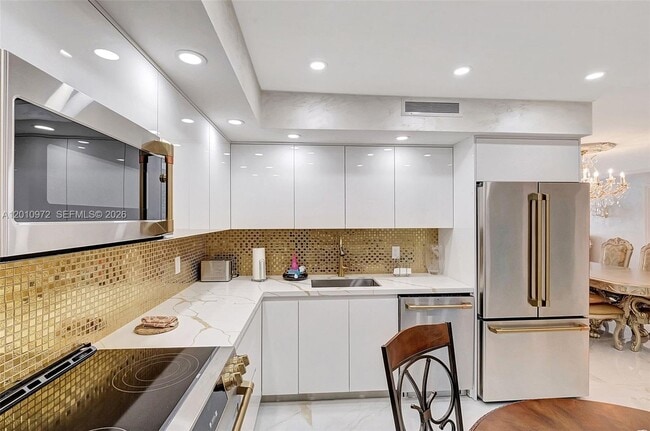 Building Photo - 9801 Collins Ave