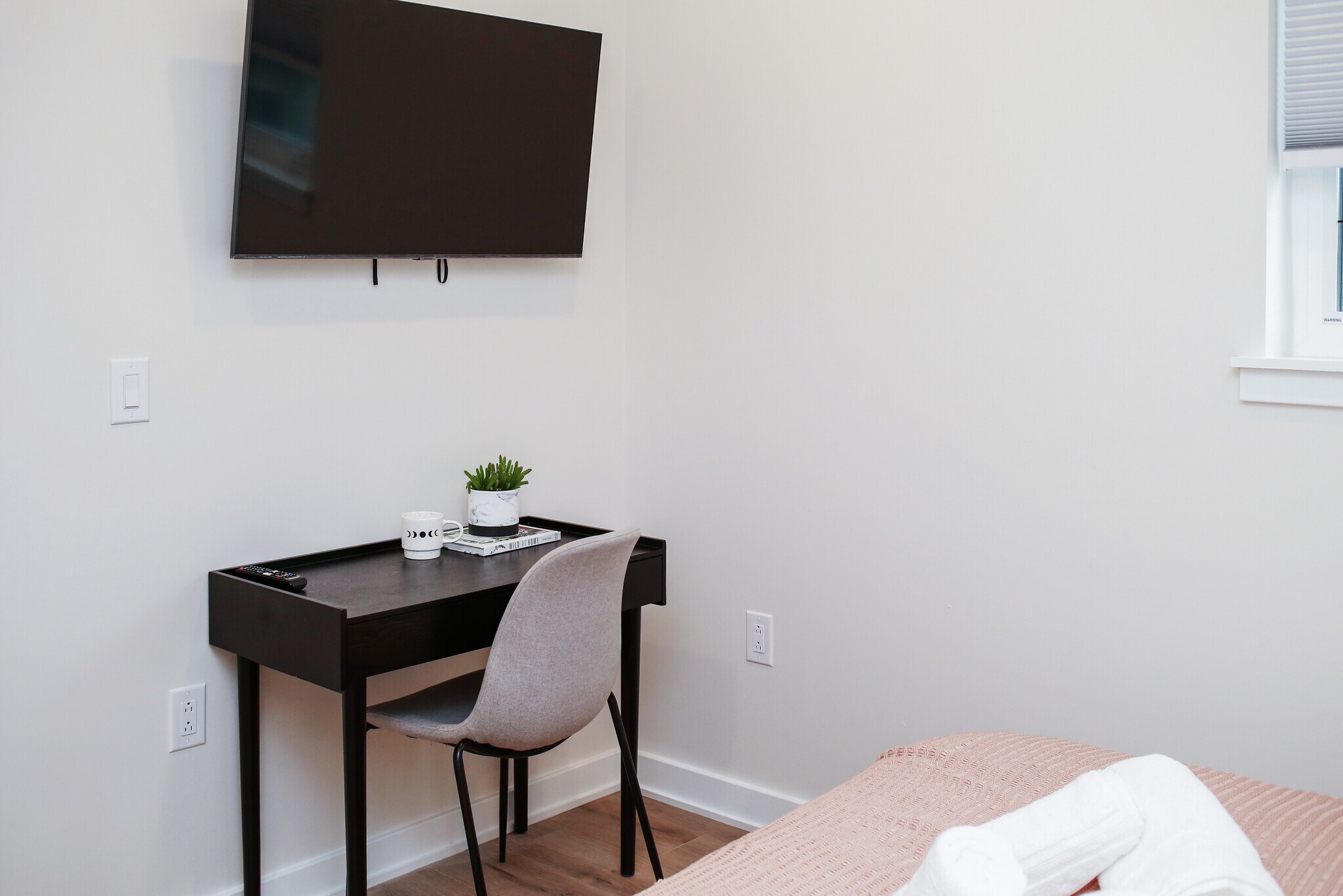 Bedroom 301 - 3814 Hamilton St
