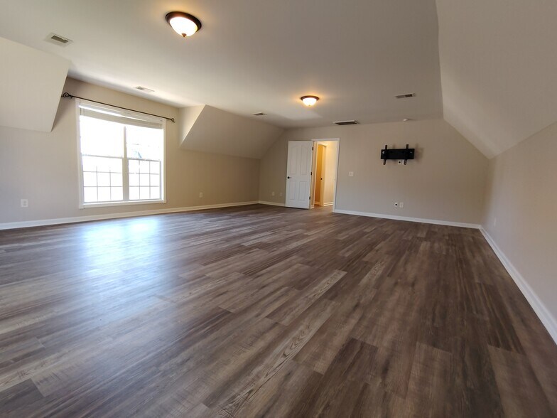 Building Photo - 110 Ruland Cir