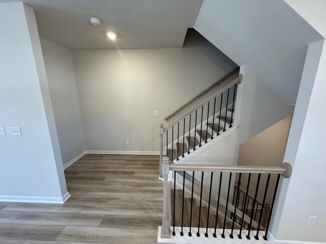 Building Photo - Beautiful 3 Bedroom 3.5 Bath Townhome in Lawrenceville.