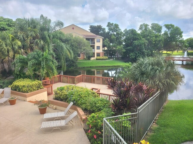 Building Photo - 9999 Summerbreeze Dr