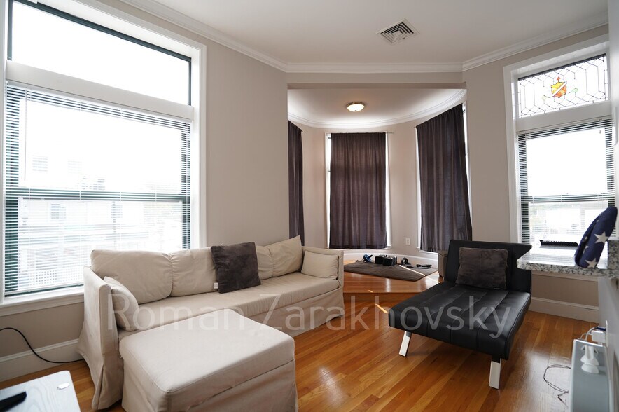 Building Photo - 365 Washington St