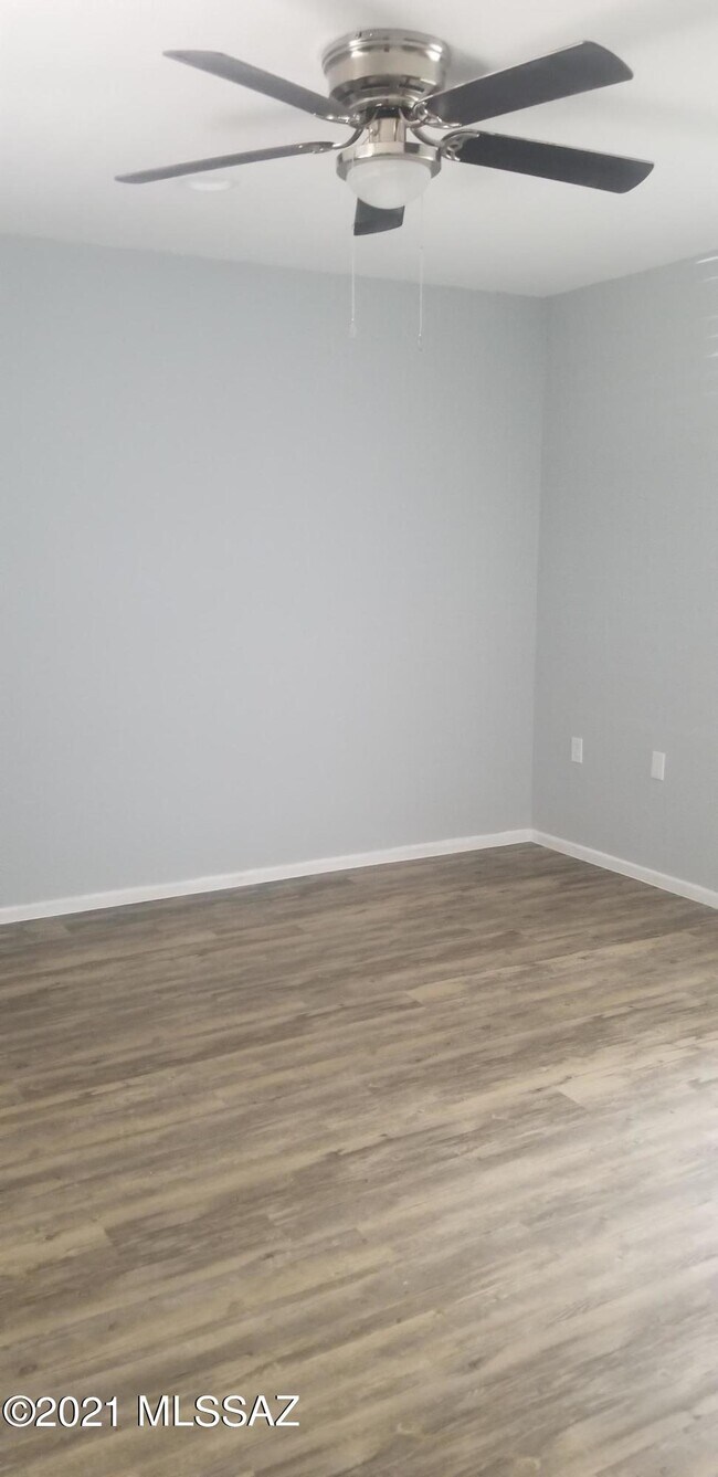 Building Photo - 9420 E Speedway Blvd