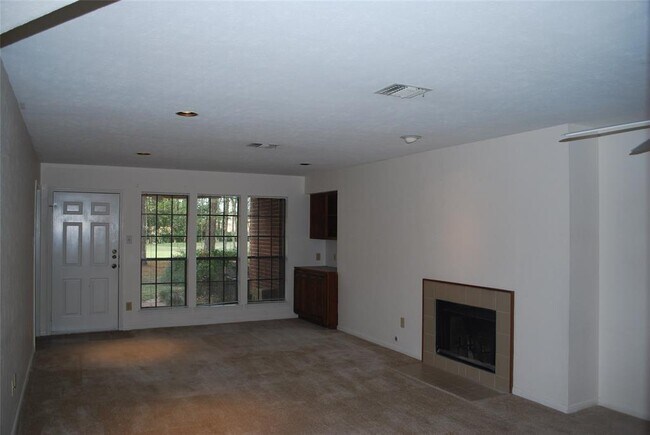 Building Photo - 200 Panorama Dr