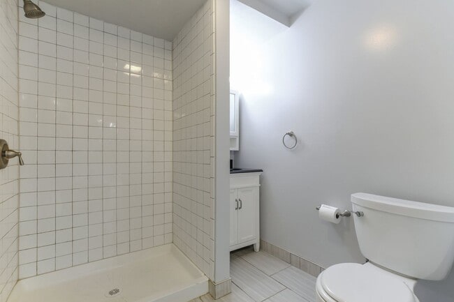 Building Photo - Move in ready 3 bedroom 2.5 Bath in Gaithe...