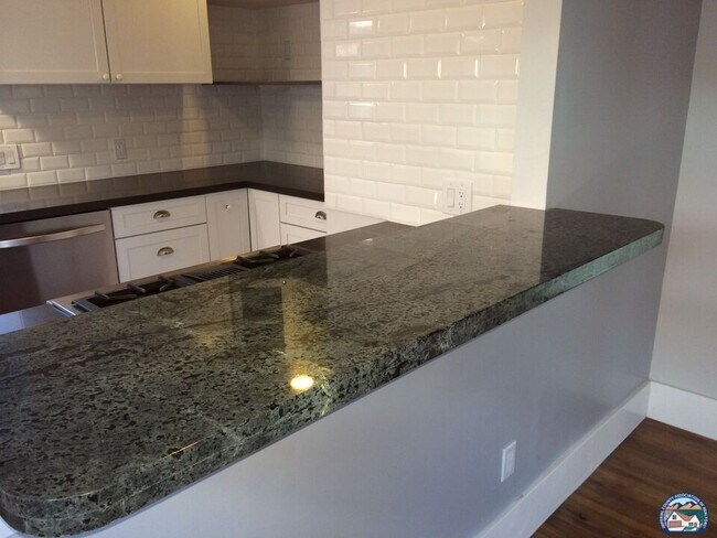 Building Photo - 1075 Hayes Ave