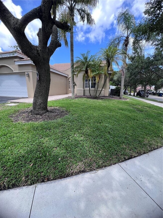 Building Photo - 1371 Bayview Cir