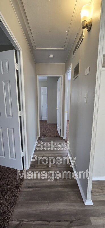 Building Photo - 536 Royalton Dr