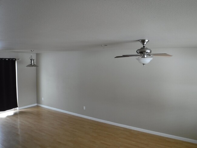 Building Photo - 441 Country Club Ln