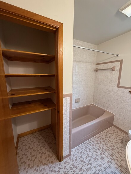 Bathroom/Linen Closet - 338 S Jefferson St