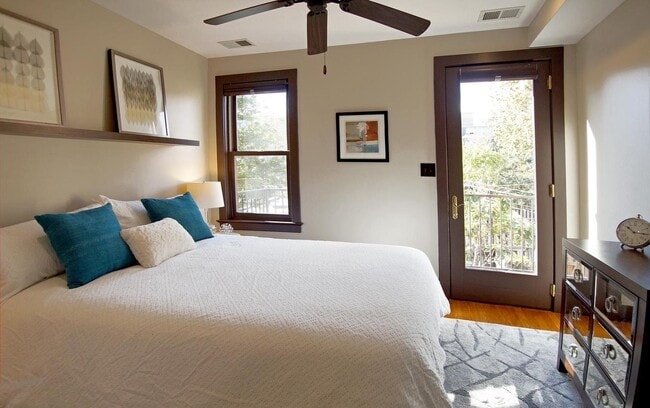 Building Photo - 307 9th St SE