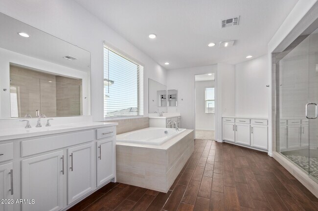 Building Photo - 14038 W Desert Hollow Dr